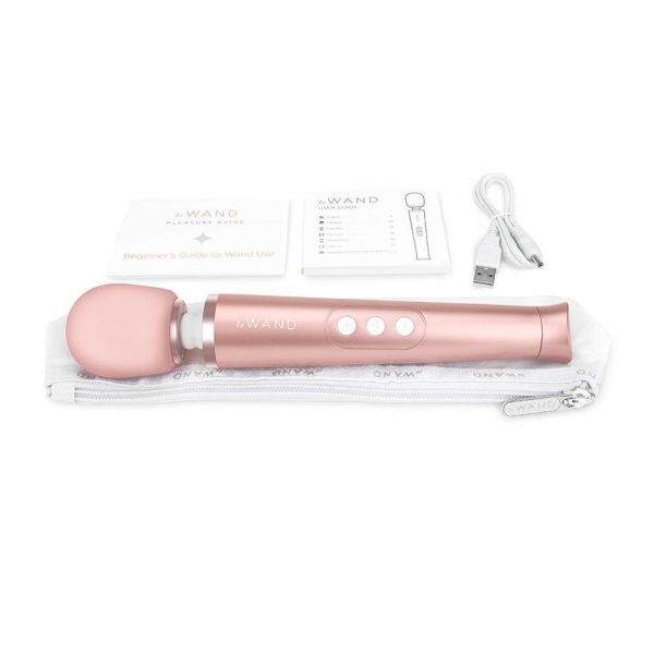 Le Wand Petite Gold Travel Rechargeable Wand - Image 3