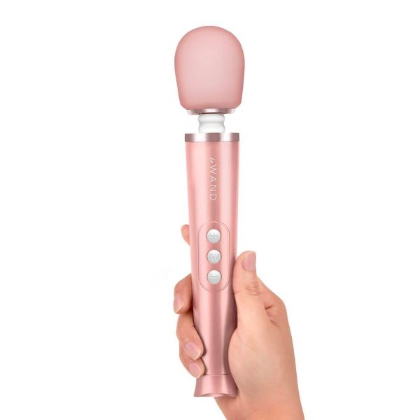 Le Wand Petite Gold Travel Rechargeable Wand - Image 4